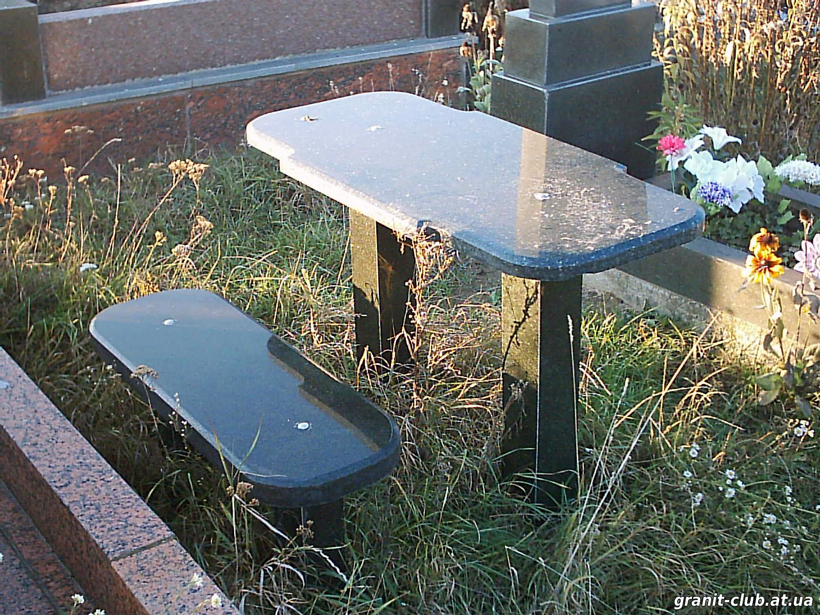 Столик для кладбища centergranit ru. Скамейка из гранита. Столик на кладбище. Столешница на кладбище. Столешница для стола на кладбище.